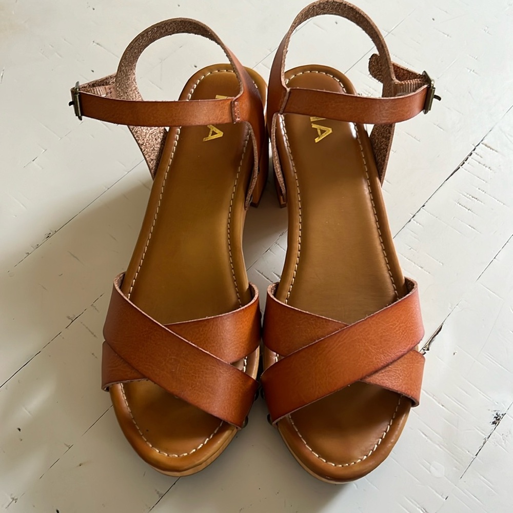 Mia Sandals Size 8.5